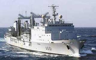 Somalialaiset merirosvot hyökkäsivät sotalaivaa vastaan 