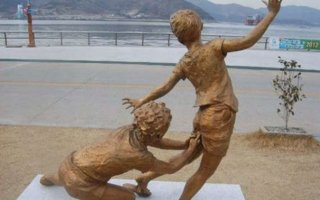 Bizarre Statues from Around the World | Statues exist from the bare beginning of the human kind. Artist through centuries are trying to create perfect statue. But then, 21st century have come and all dreams about perfect statue have fall.