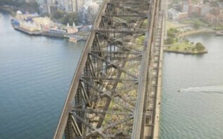 Having Breakfast on Sydney Harbour Bridge | That’s how 6 thousand of Australians started their Sunday morning. The bridge was closed to traffic and was covered with the freshly laid grass for families to enjoy their picnic as part of a food festival. 190,000 people wanted to participate in this eve