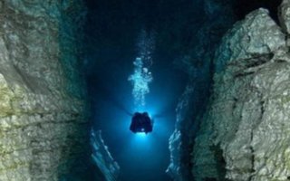Diving in caves | Snorkeling or diving, as it is called, is becoming increasingly popular sport. So many people do it, and every day more and more divers are representatives of different professions. Enthusiasts of this sport can be understood – after all, an underwater wo