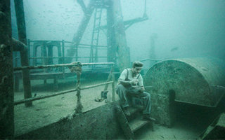 Underwater art gallery | Austrian photographer Andreas Franke has transformed an old sunken ship in the modern art gallery. Of course, the exhibited works are related to the underwater world.