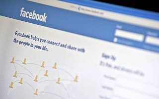 Poikaystävä kidutti 16-vuotiasta tyttöä Facebook-salasanan takia. | *FacePalm*
