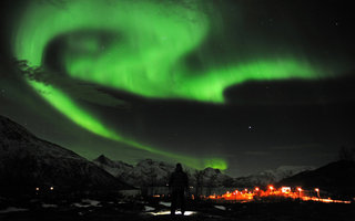 The strongest flare in the sun since 2005 | On Tuesday, the flash in the sun have caused this light show in the northern skies of Earth. Even experienced observers were impressed by the saturation of the sky of the Northern Lights that have unfolded in the night sky after the largest outbreaks of t
