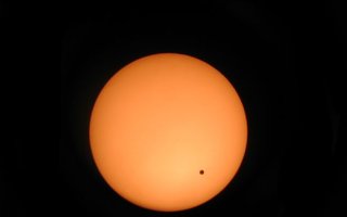 Venus auringon edessä | Näkyy ensi yönä viimeisen kerran. Katselaan pitää varautua oikein, jos aikoo nähdä kyseisen ilmiön.