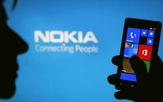 Nokia myyty | Nokia myy puhelinliiketoimintansa Microsoftille. Kauppahinta on 5,44 miljardia euroa, ja Microsoft maksaa sen käteisellä.